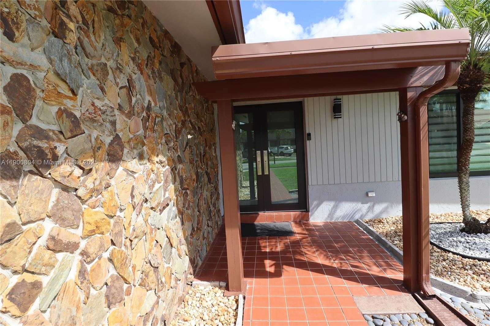 Small Image of 10615 SOUTH WEST 129TH CT, Miami Number 2