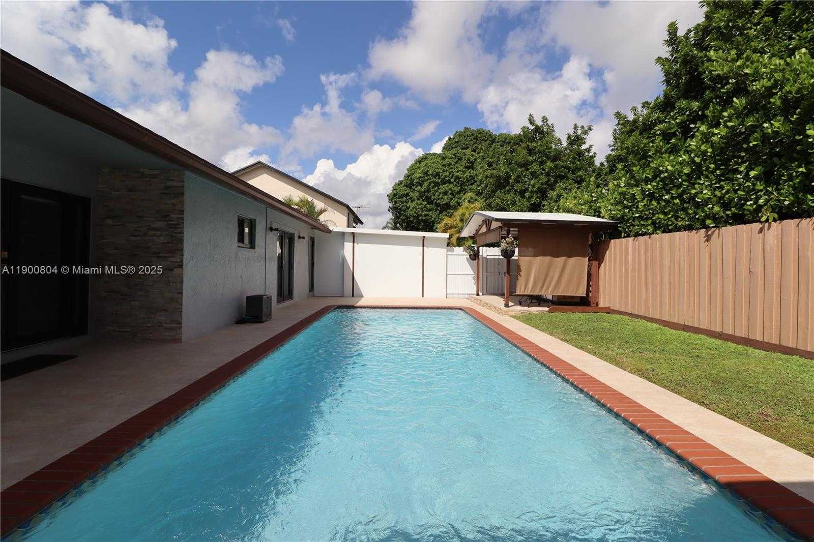 Small Image of 10615 SOUTH WEST 129TH CT, Miami Number 31