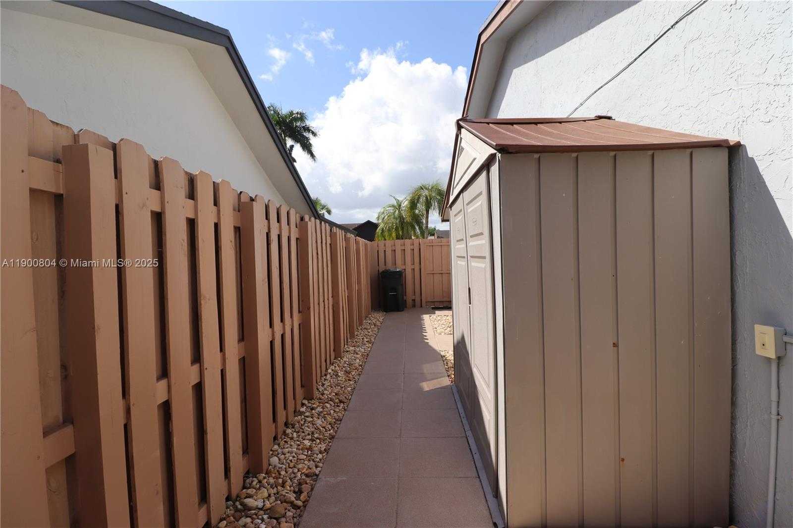 Small Image of 10615 SOUTH WEST 129TH CT, Miami Number 32