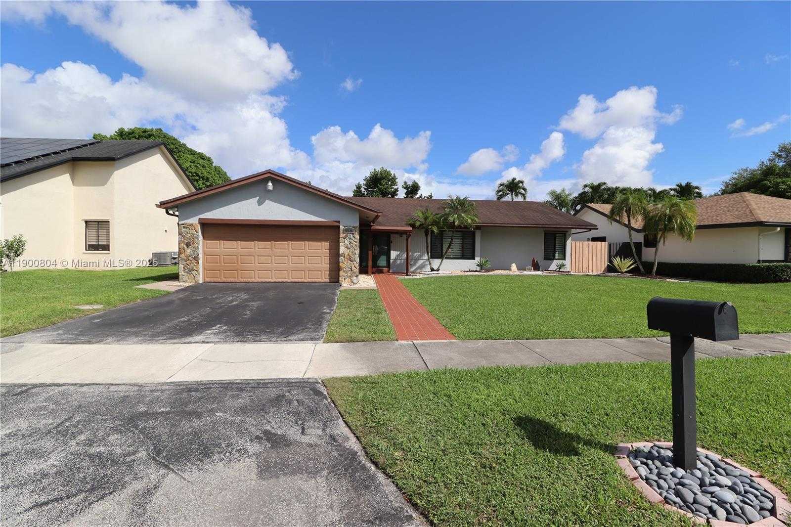 Small Image of 10615 SOUTH WEST 129TH CT, Miami Number 33