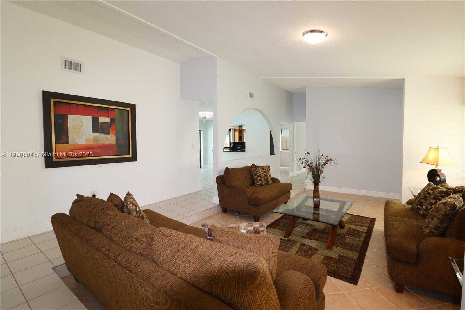 Small Image of 10615 SOUTH WEST 129TH CT, Miami Number 4