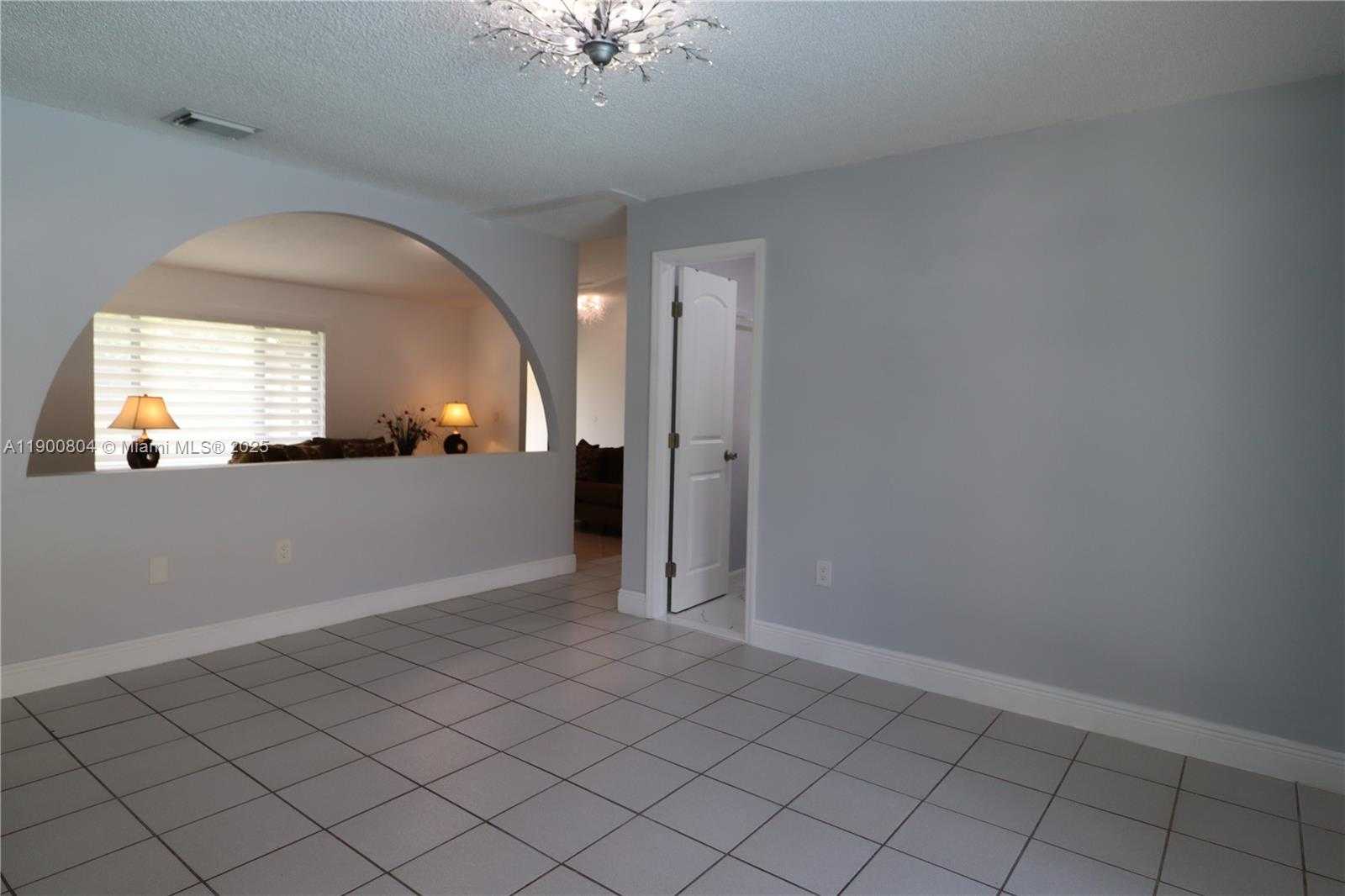 Small Image of 10615 SOUTH WEST 129TH CT, Miami Number 8