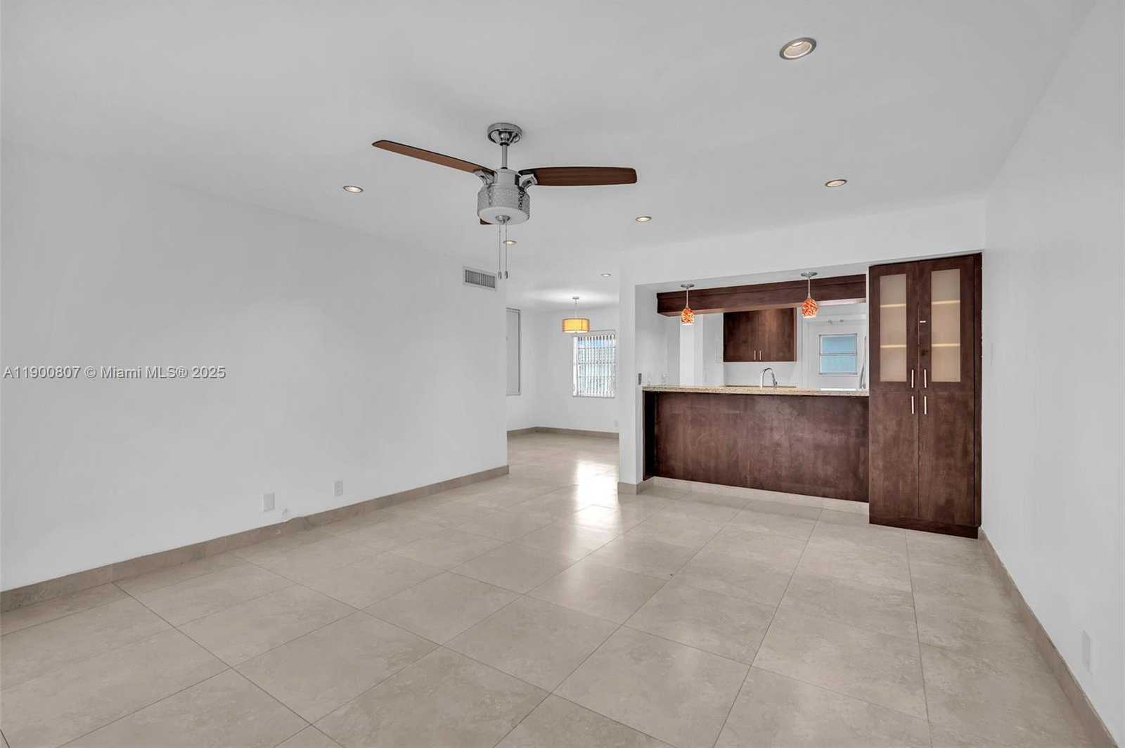 Small Image of 5790 STIRLING RD #304, Hollywood Number 12