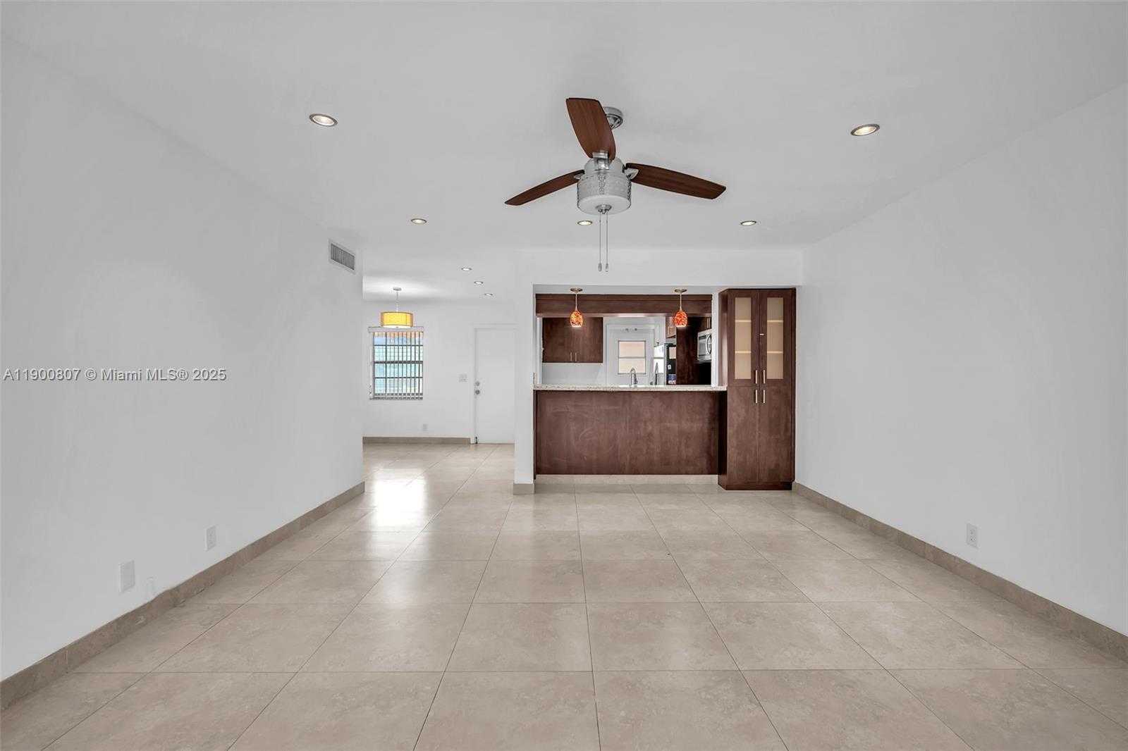 Small Image of 5790 STIRLING RD #304, Hollywood Number 13