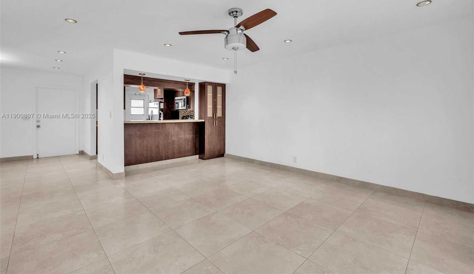 Small Image of 5790 STIRLING RD #304, Hollywood Number 14