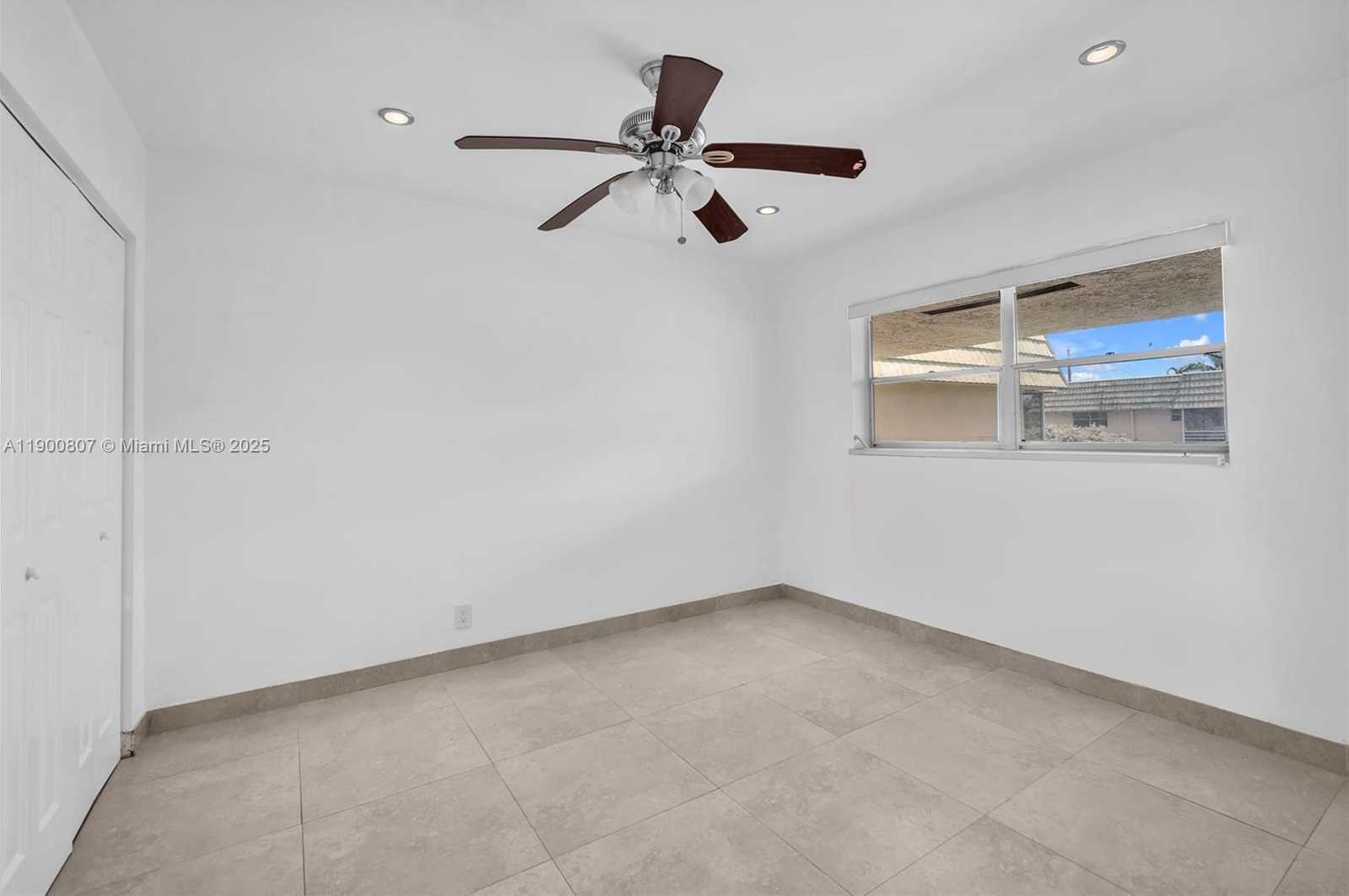 Small Image of 5790 STIRLING RD #304, Hollywood Number 15