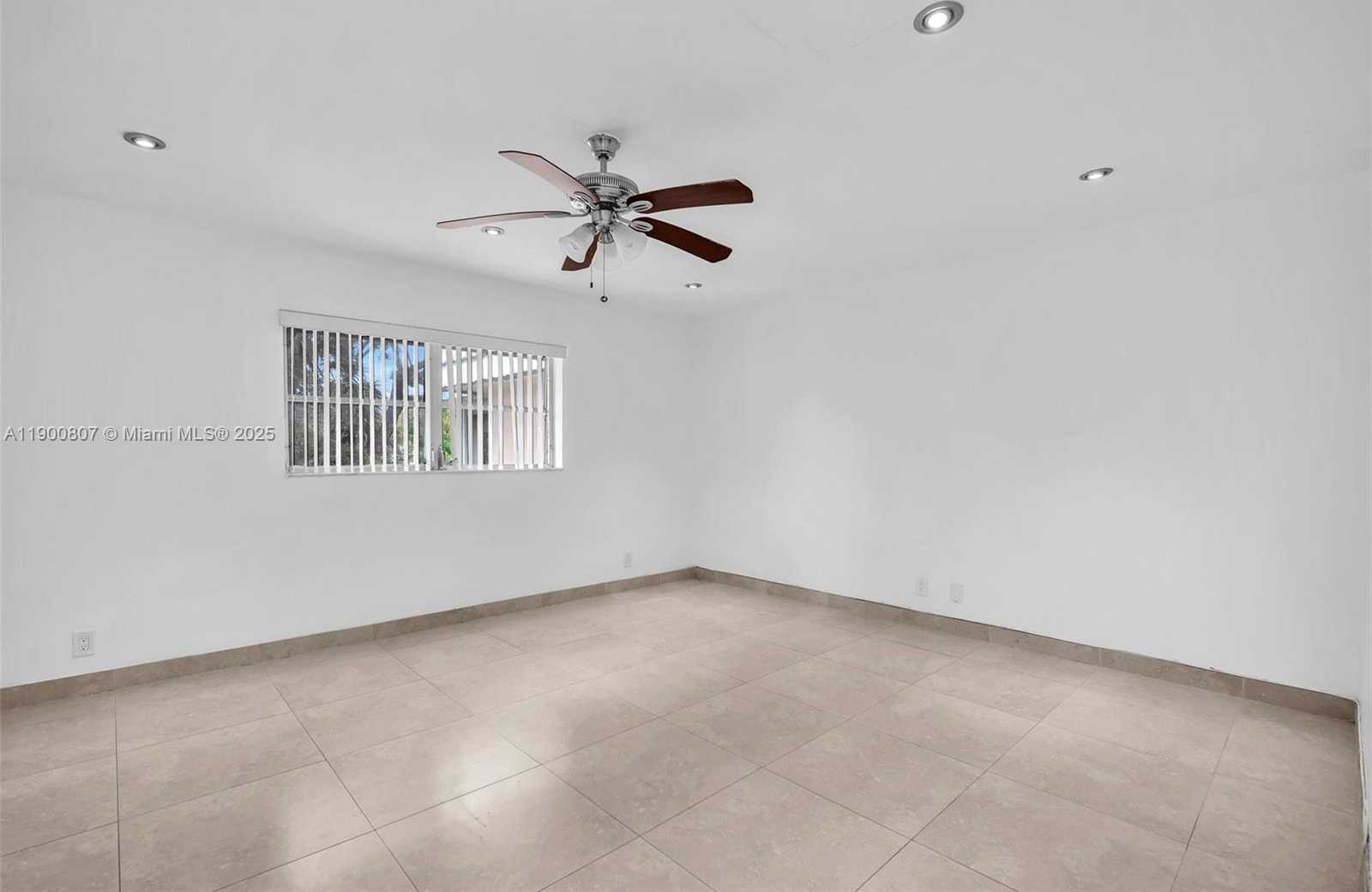 Small Image of 5790 STIRLING RD #304, Hollywood Number 16