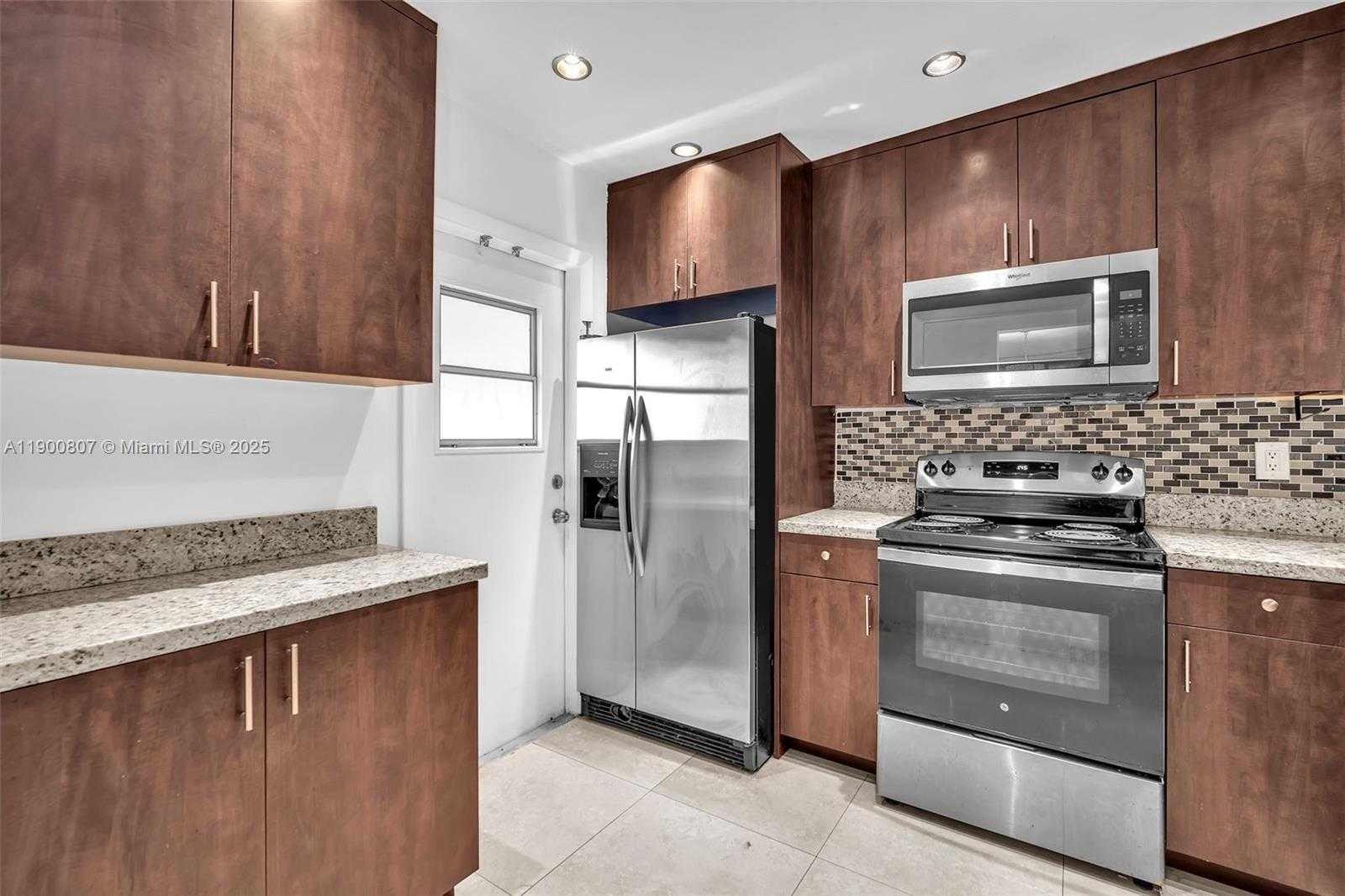 Small Image of 5790 STIRLING RD #304, Hollywood Number 2