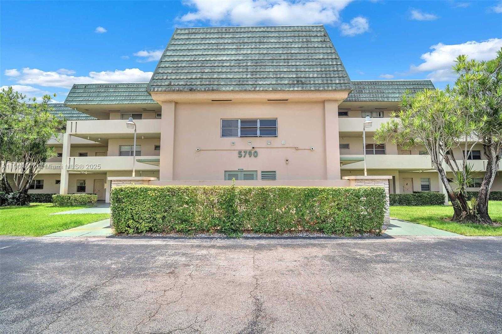 Small Image of 5790 STIRLING RD #304, Hollywood Number 23