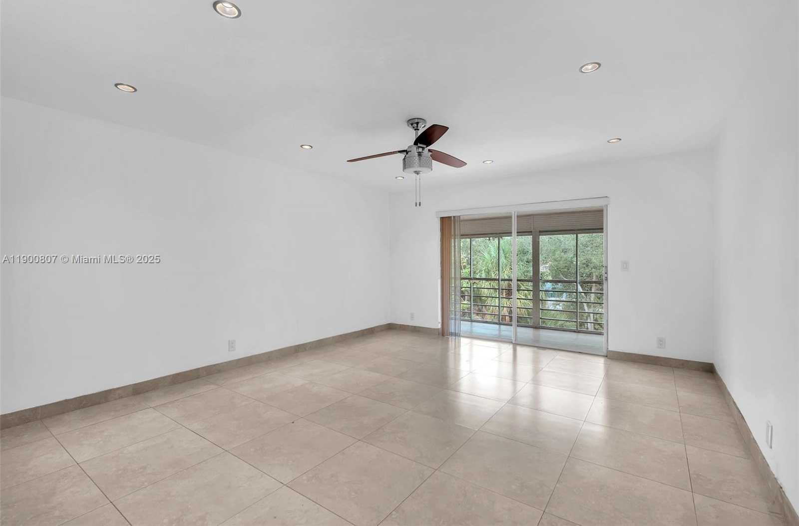 Small Image of 5790 STIRLING RD #304, Hollywood Number 9