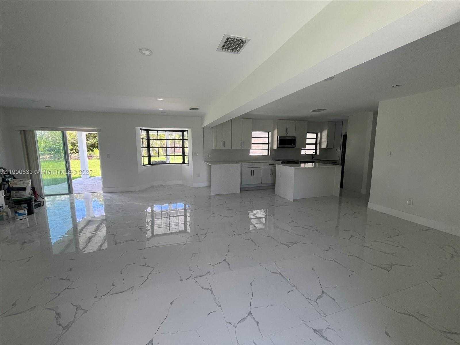 Small Image of 11755 SOUTH WEST 37TH ST, Miami Number 2