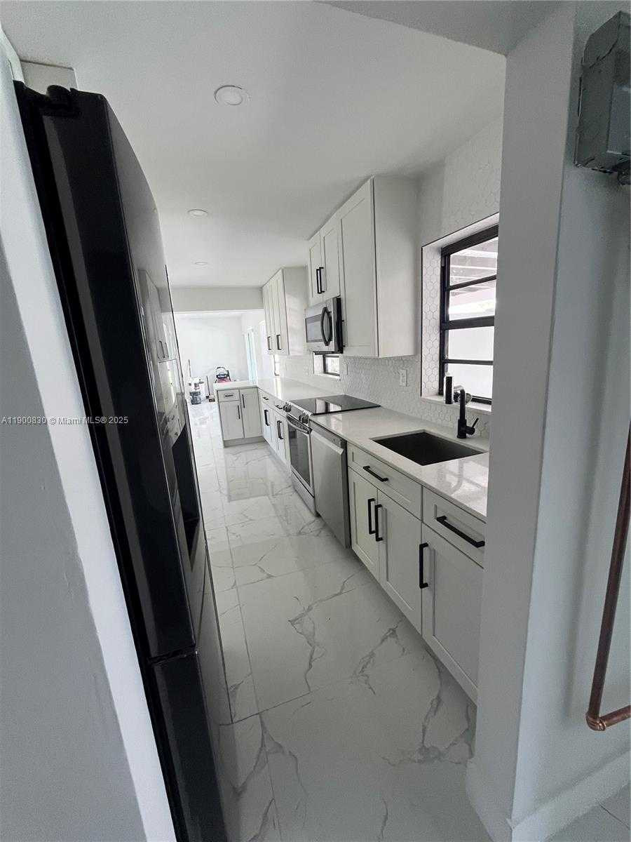 Small Image of 11755 SOUTH WEST 37TH ST, Miami Number 7