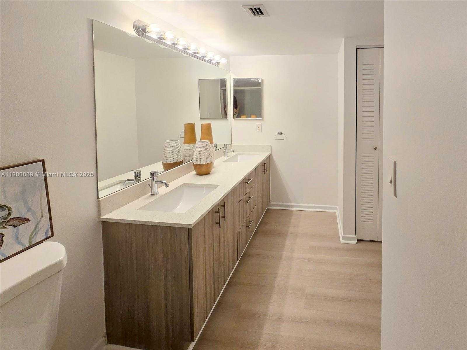 Small Image of 3300 NORTH EAST 192ND ST #709, Aventura Number 4