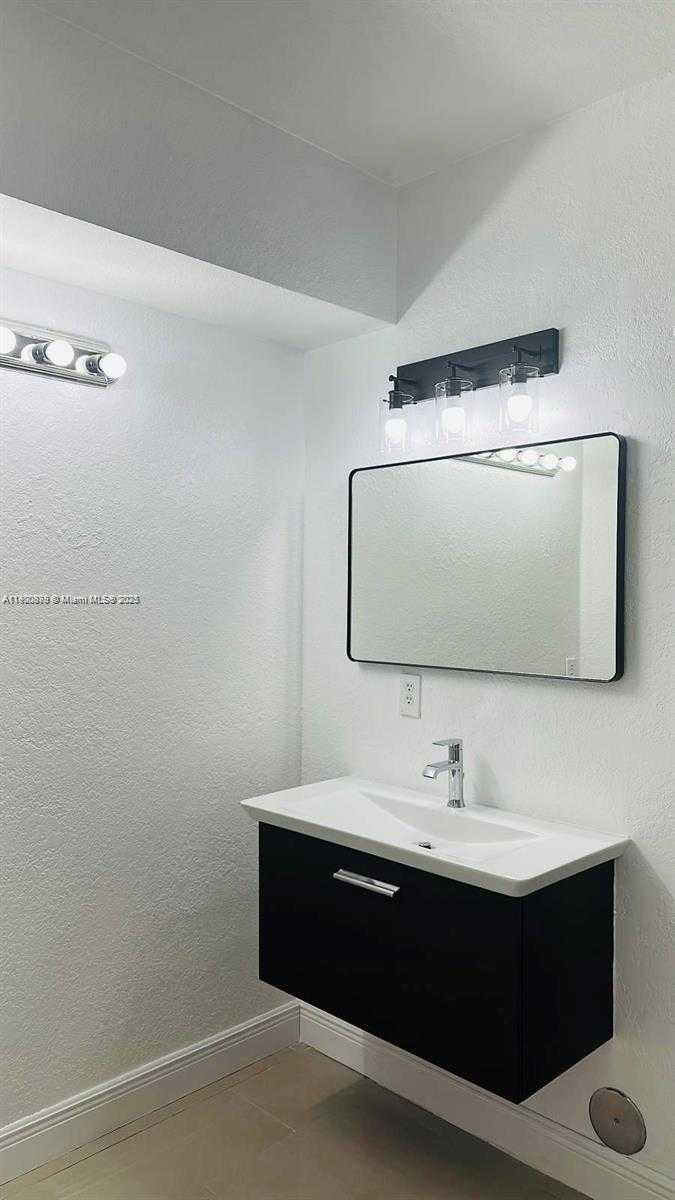 Small Image of 8048 NORTH WEST 108TH CT, Doral Number 17