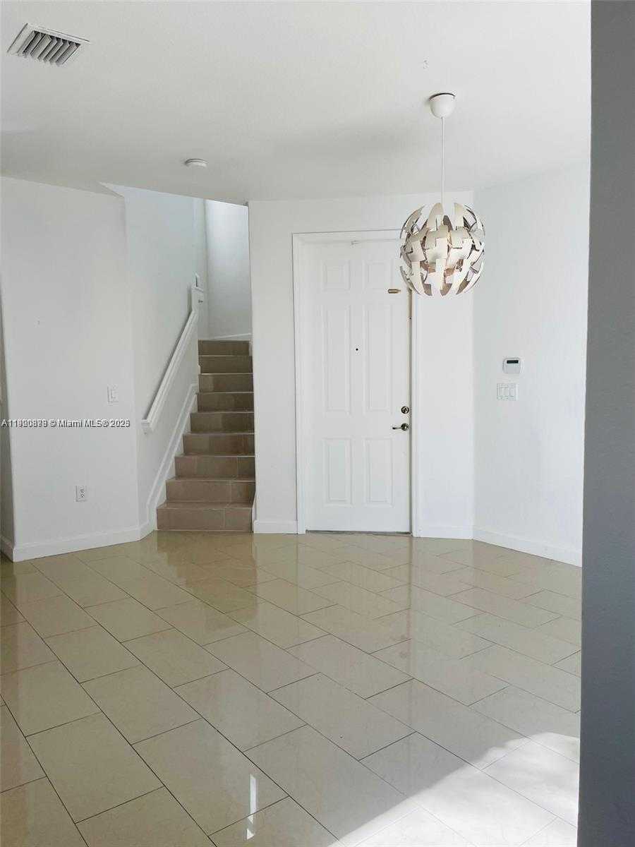 Small Image of 8048 NORTH WEST 108TH CT, Doral Number 2