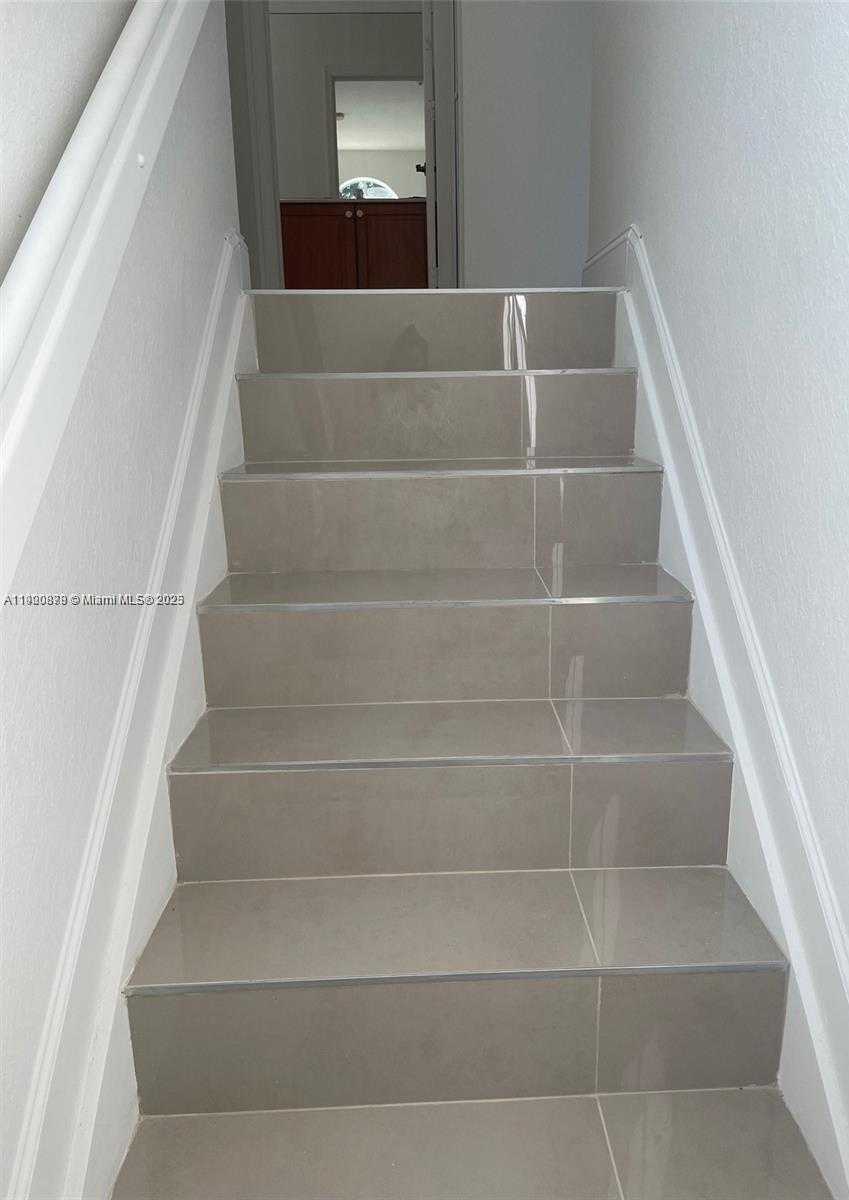 Small Image of 8048 NORTH WEST 108TH CT, Doral Number 5