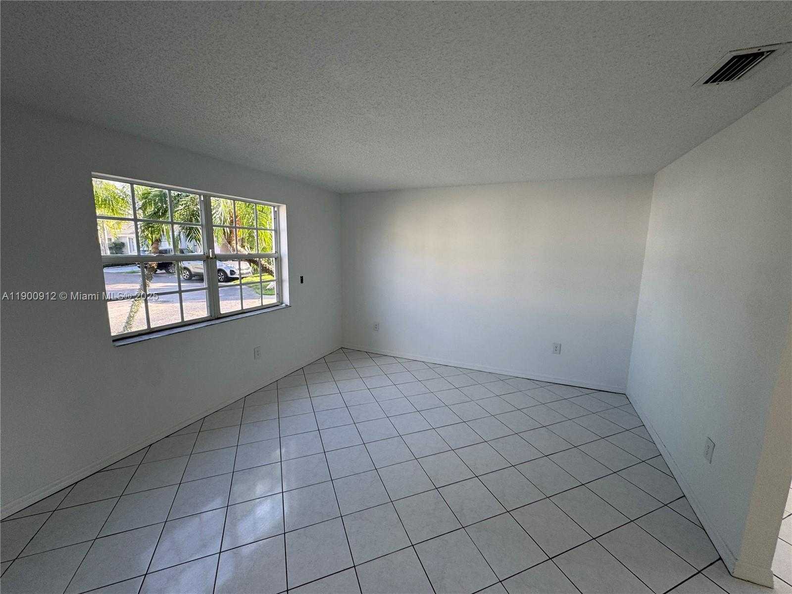 Small Image of 11367 SOUTH WEST 161ST PL, Miami Number 14