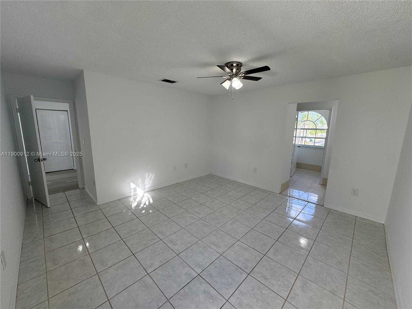 Small Image of 11367 SOUTH WEST 161ST PL, Miami Number 25