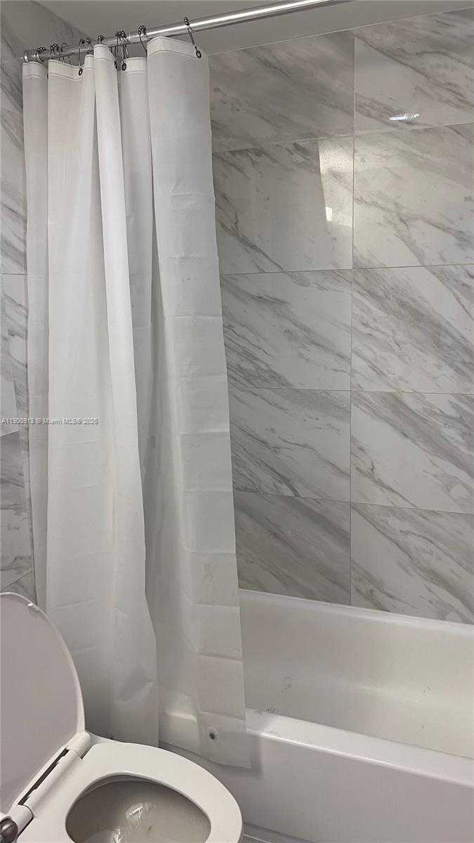 Small Image of 400 KINGS POINT DR #1416, Sunny Isles Beach Number 5