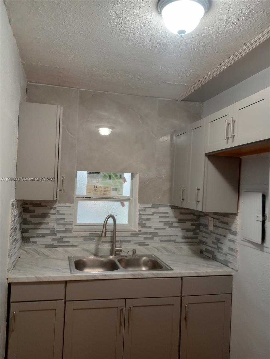 Small Image of 1918 NORTH WEST 82ND ST, Miami Number 3