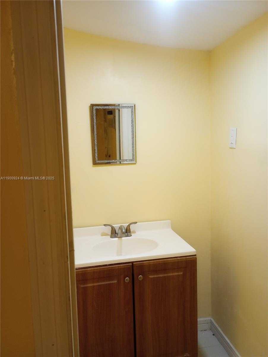 Small Image of 1918 NORTH WEST 82ND ST, Miami Number 4