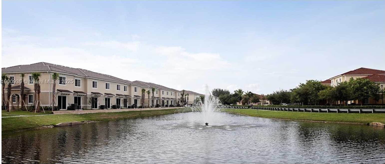 Small Image of 2714 SOUTH WEST 81ST TER #2718, Miramar Number 7