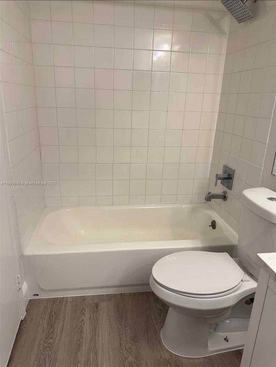 Small Image of 7601 EAST TREASURE DR #PH112, North Bay Village Number 3