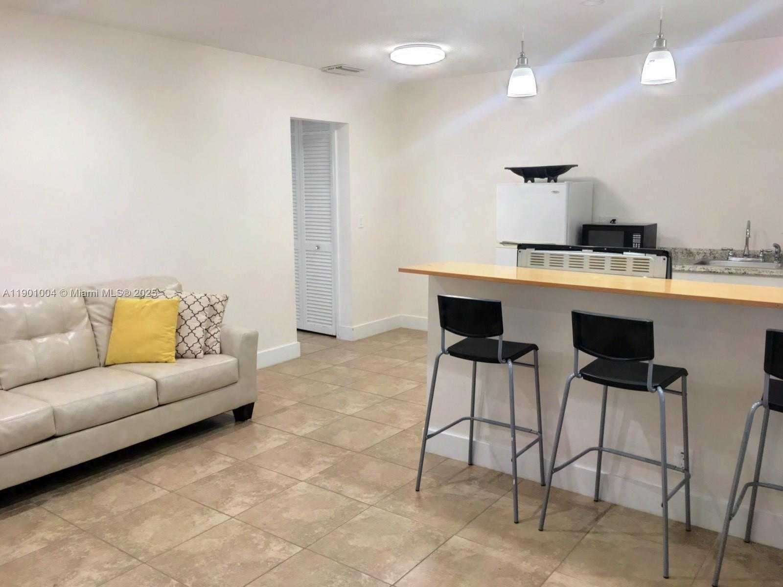 Small Image of 3515 VAN BUREN ST #104, Hollywood Number 2