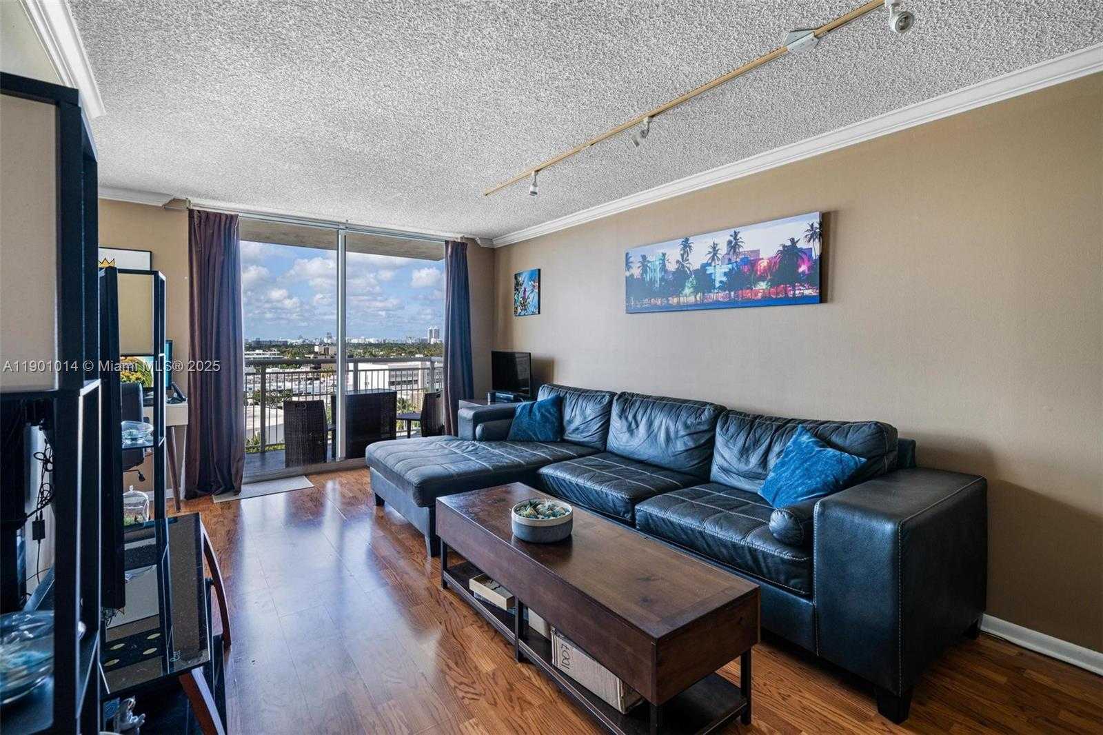 Small Image of 1688 WEST AVE #1007, Miami Beach Number 2