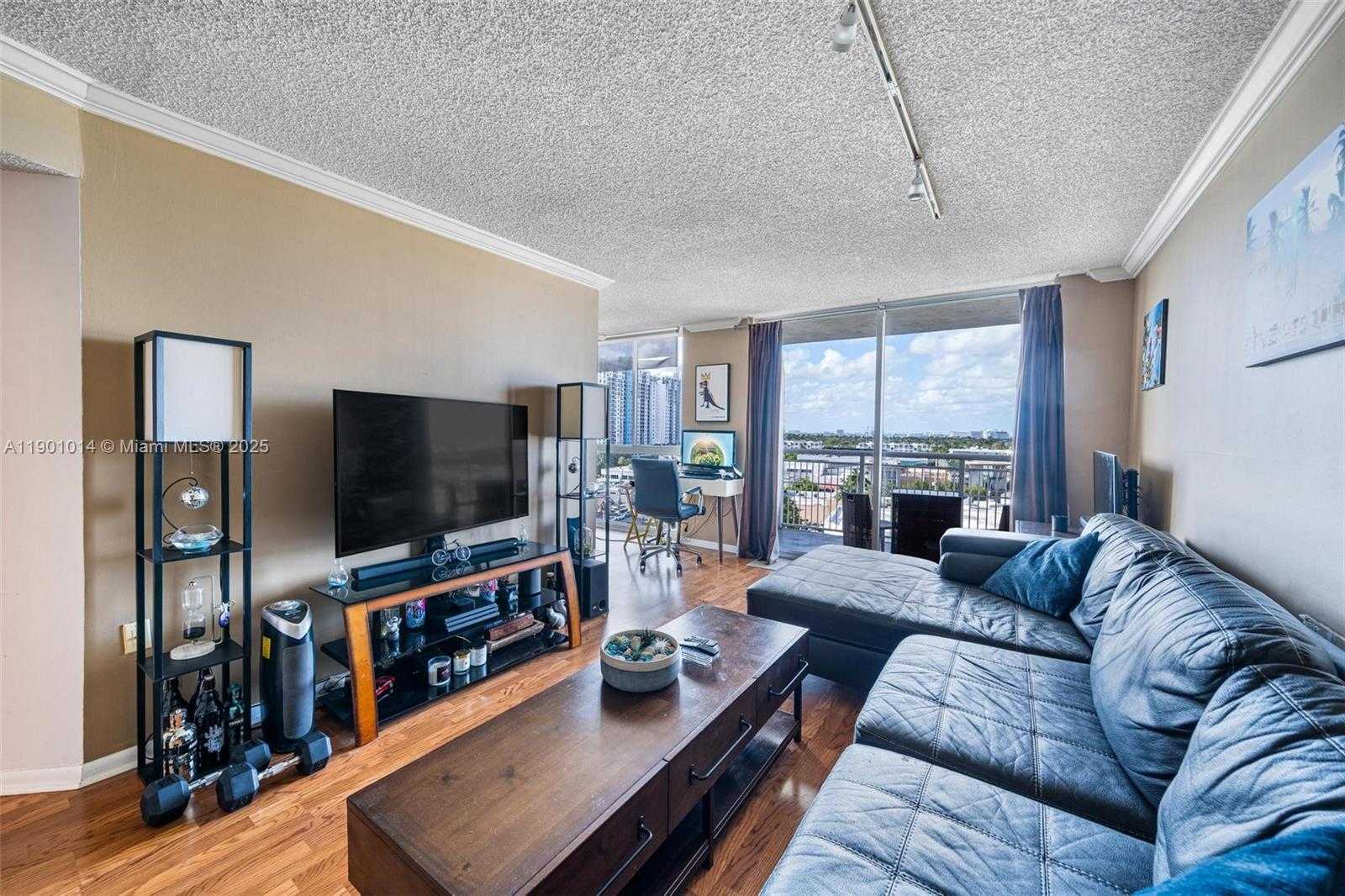 Small Image of 1688 WEST AVE #1007, Miami Beach Number 3