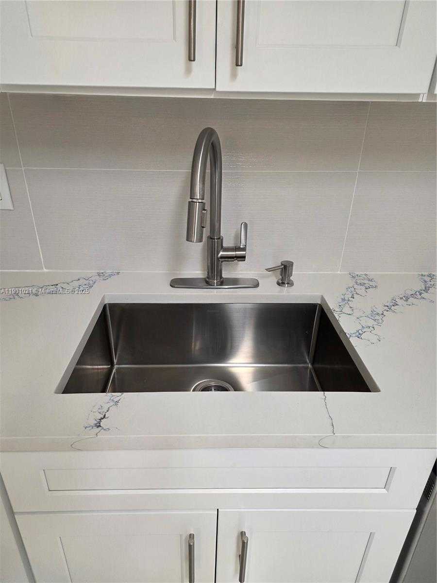 Small Image of 2526 TAYLOR ST #3, Hollywood Number 10