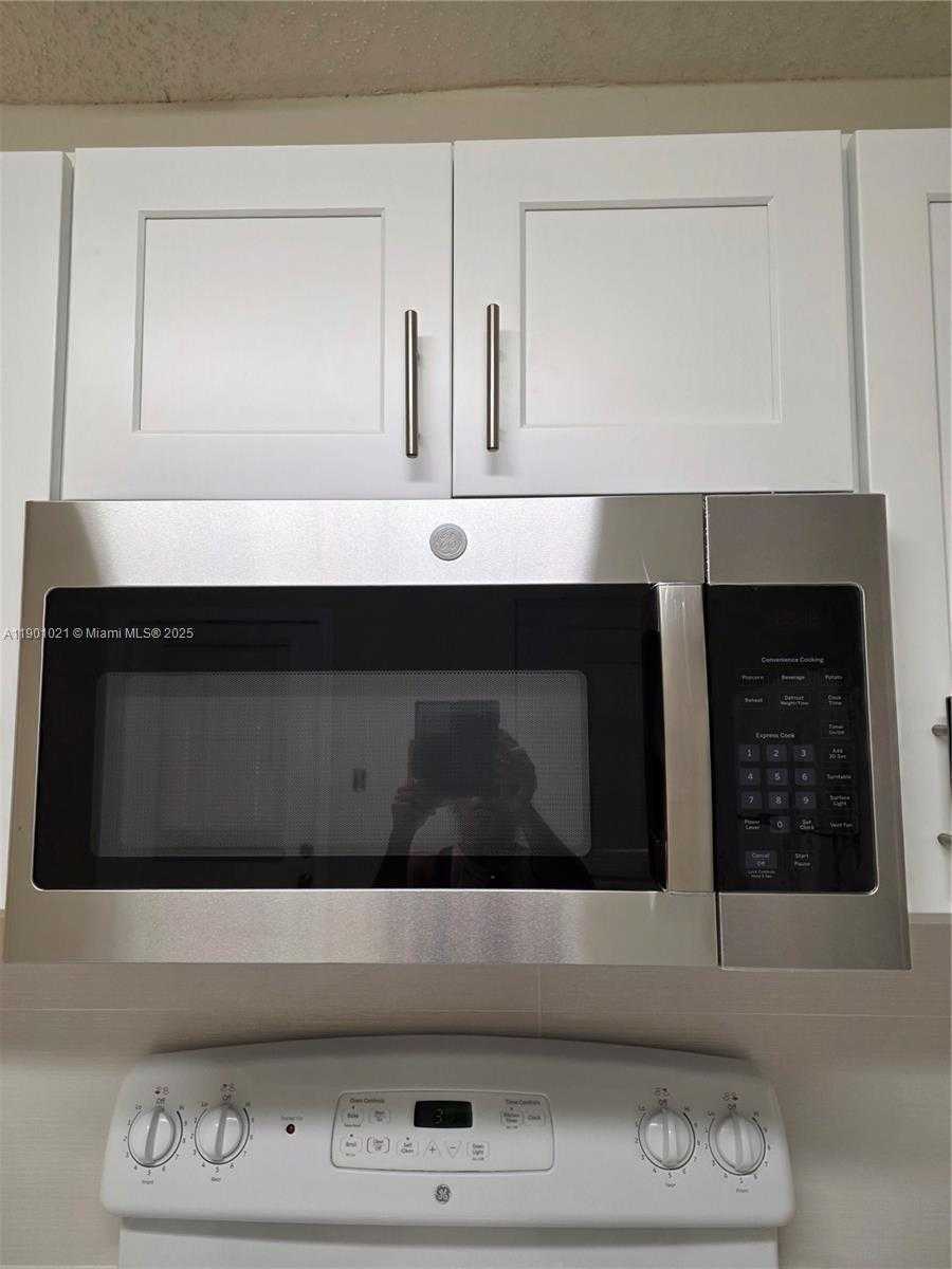 Small Image of 2526 TAYLOR ST #3, Hollywood Number 12