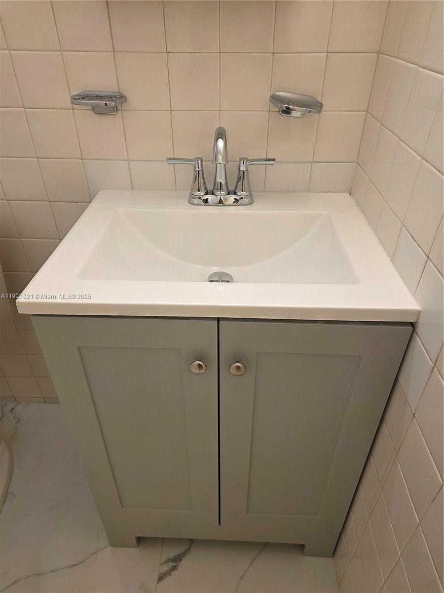 Small Image of 2526 TAYLOR ST #3, Hollywood Number 15