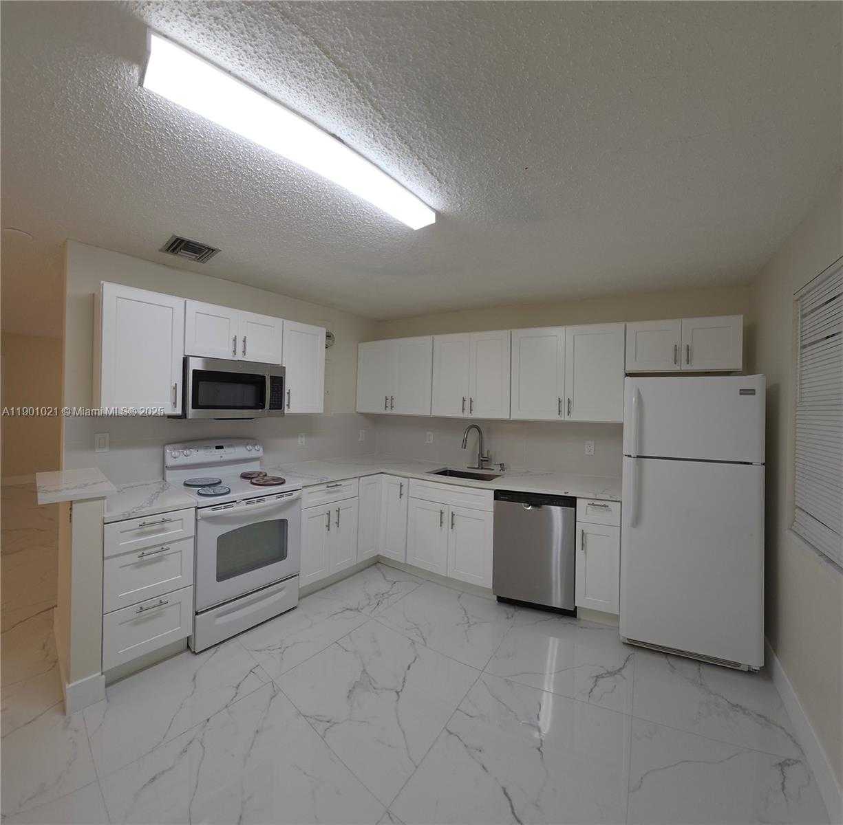 Small Image of 2526 TAYLOR ST #3, Hollywood Number 9