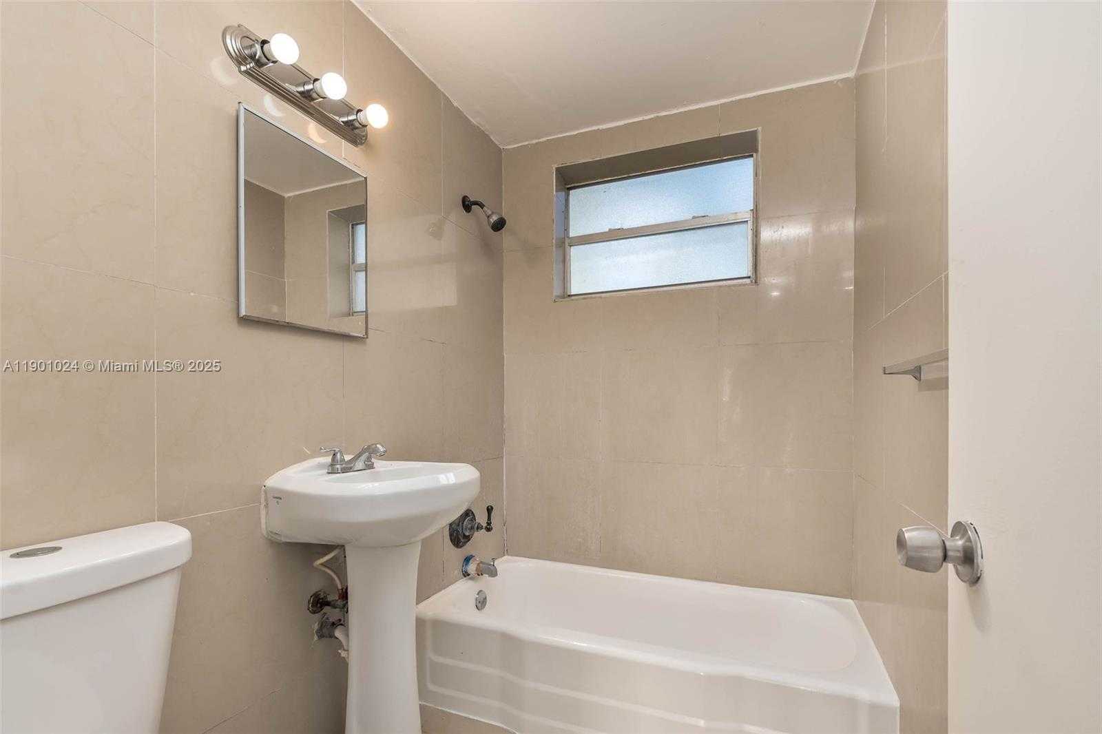 Small Image of 1685 JEFFERSON AVE #4, Miami Beach Number 11