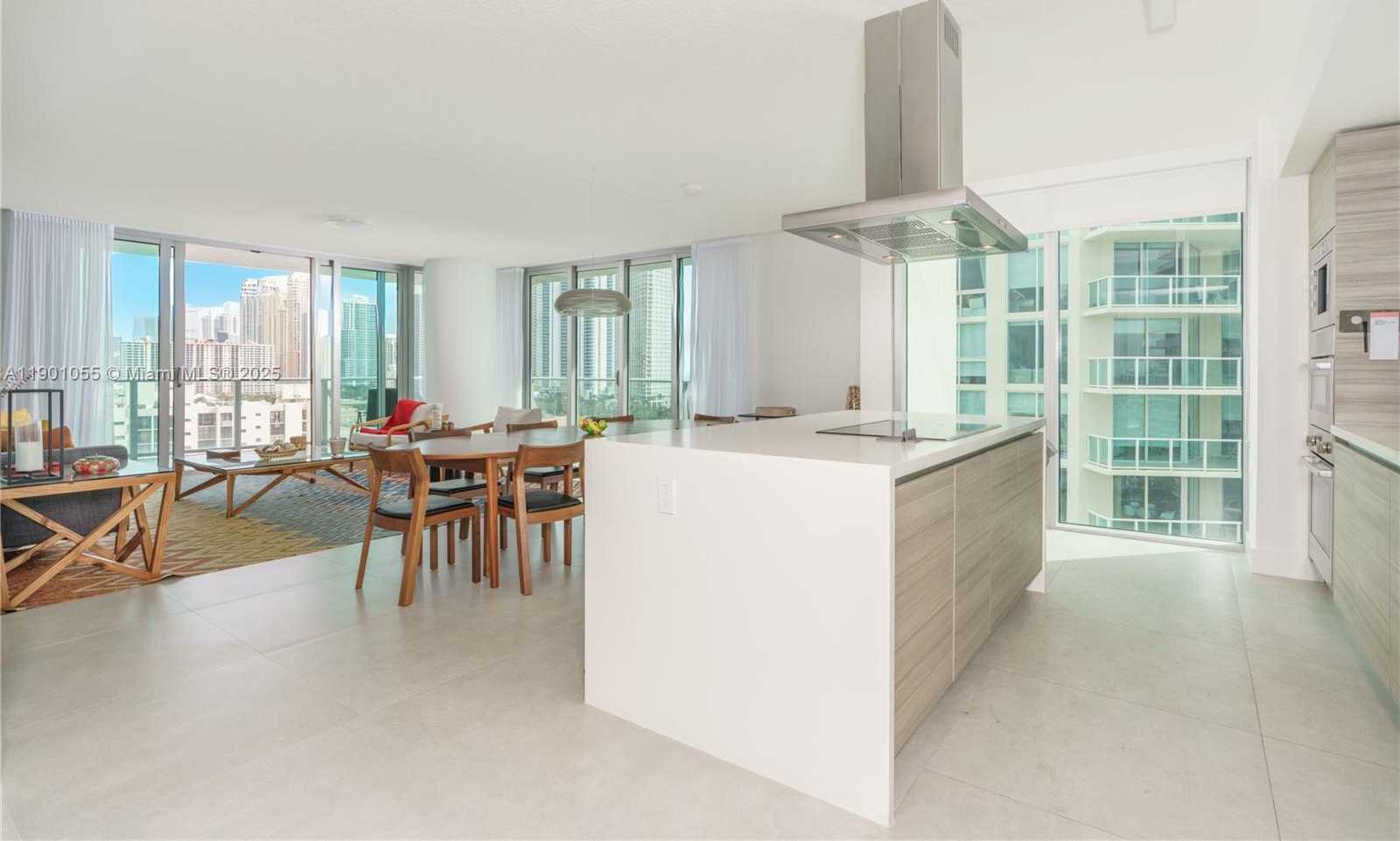 Imagen de Pequeño Objeto