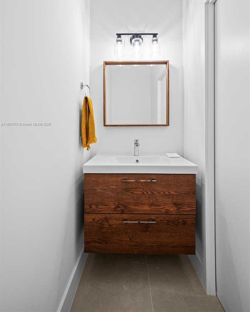 Small Image of 1041 WEST LAKEWOOD RD, West Palm Beach Number 14