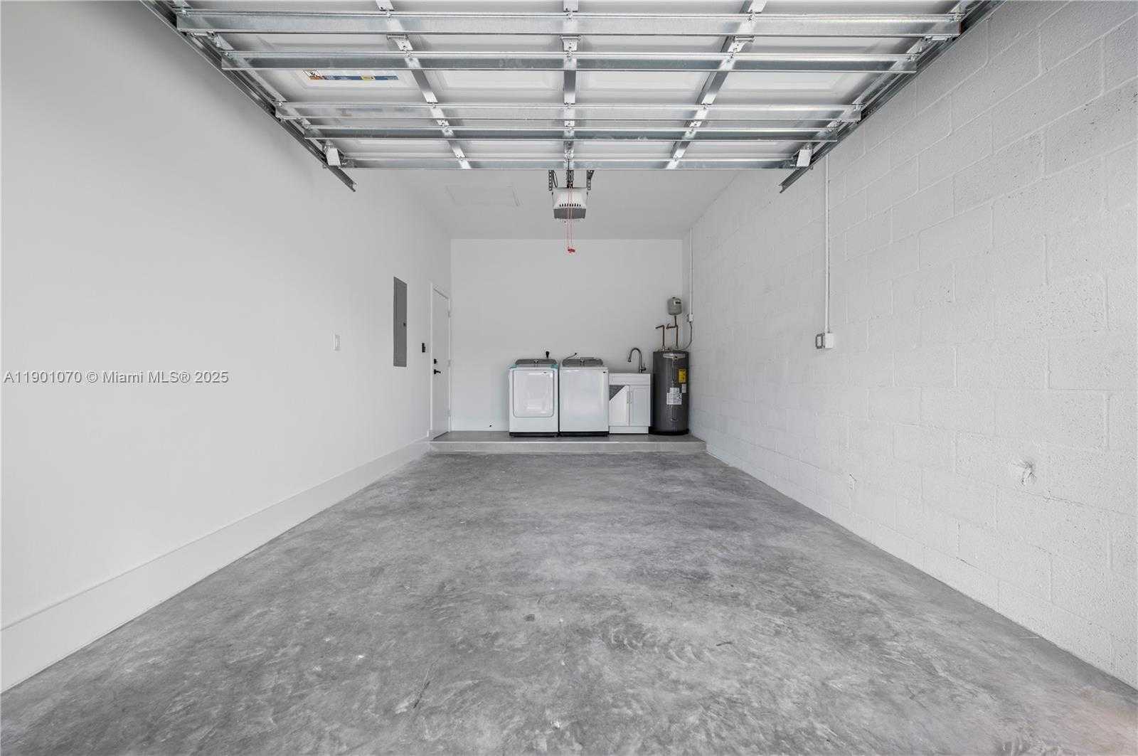 Small Image of 1041 WEST LAKEWOOD RD, West Palm Beach Number 15