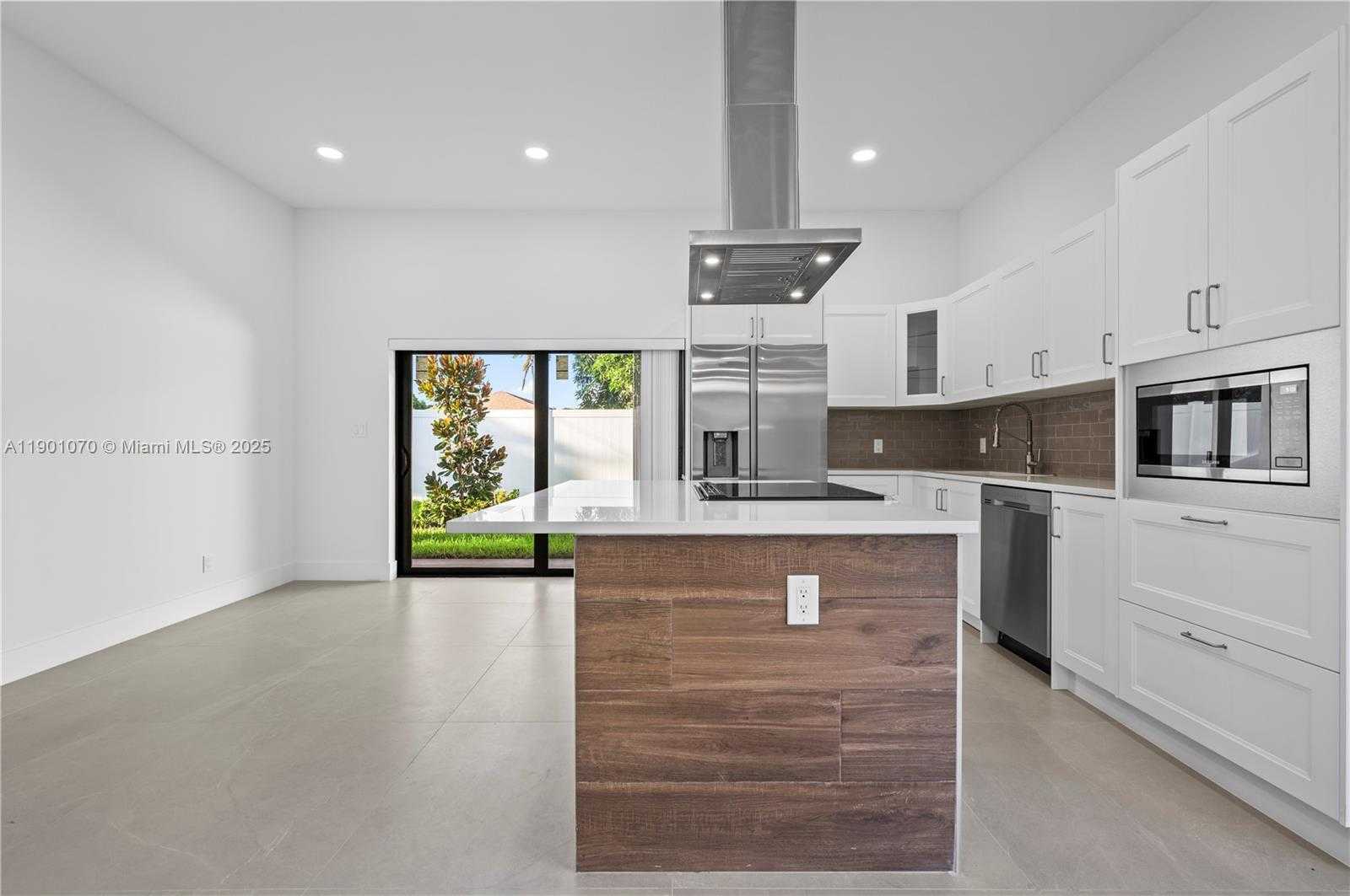 Small Image of 1041 WEST LAKEWOOD RD, West Palm Beach Number 20