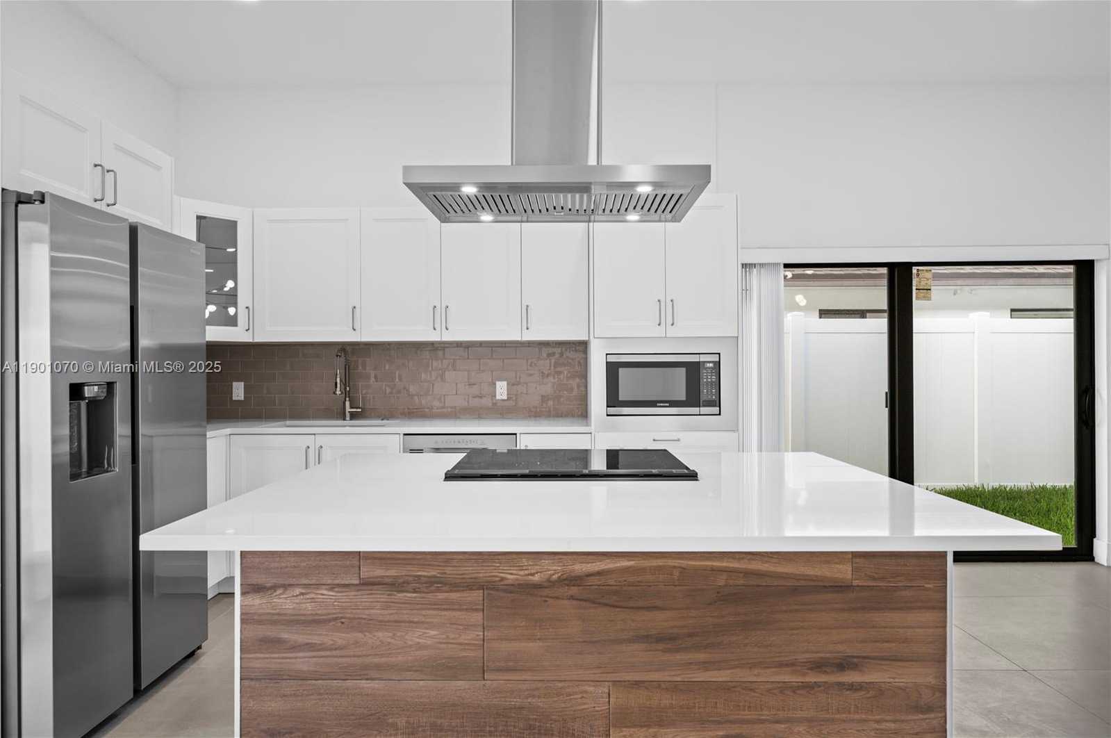 Small Image of 1041 WEST LAKEWOOD RD, West Palm Beach Number 21