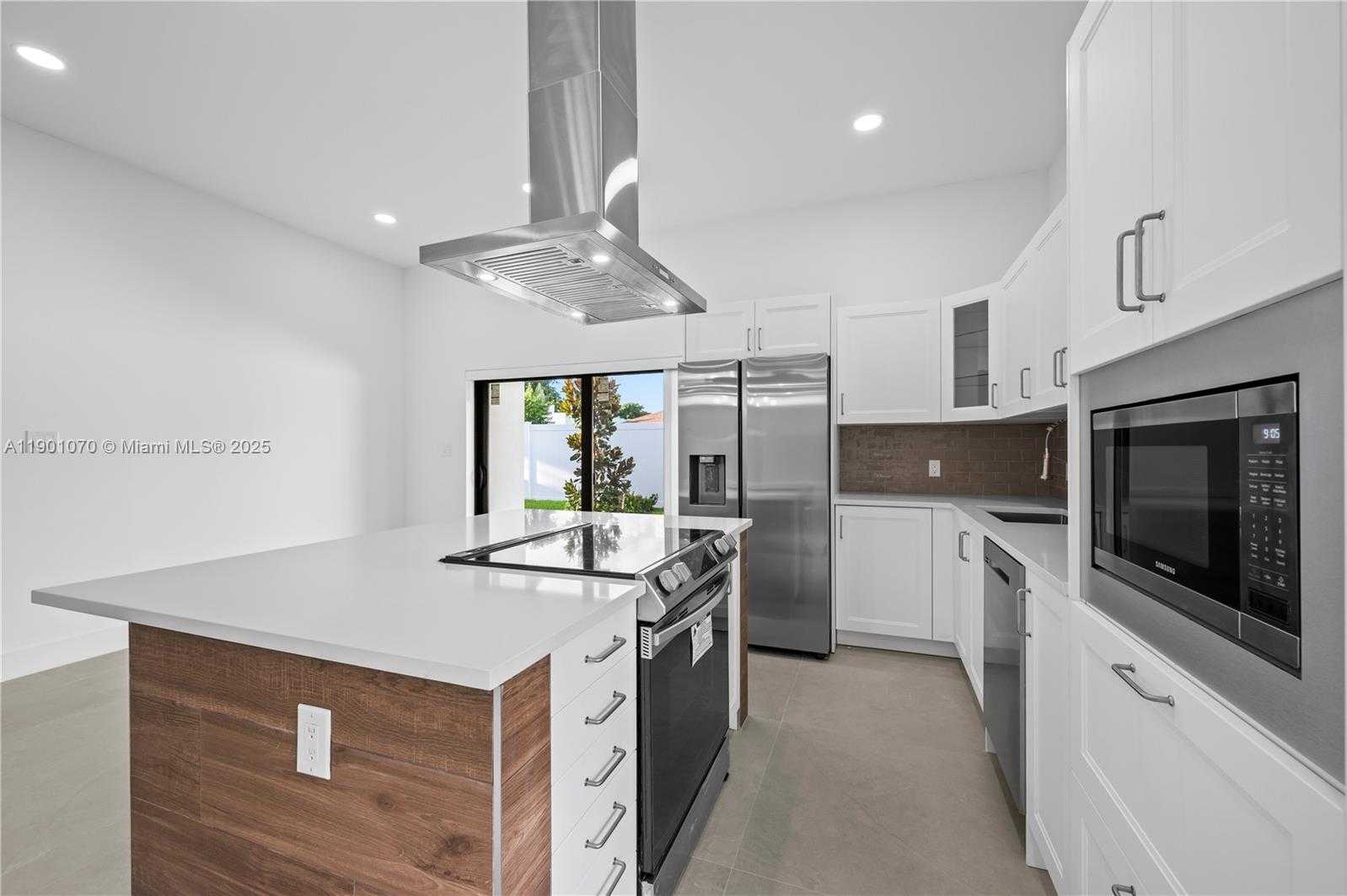 Small Image of 1041 WEST LAKEWOOD RD, West Palm Beach Number 3