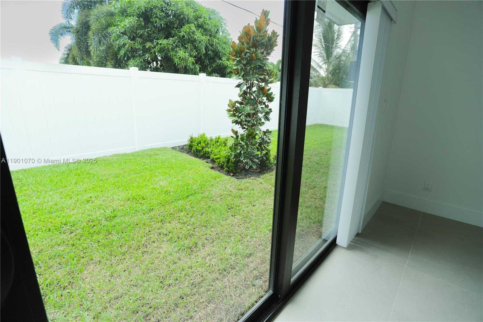 Small Image of 1041 WEST LAKEWOOD RD, West Palm Beach Number 30