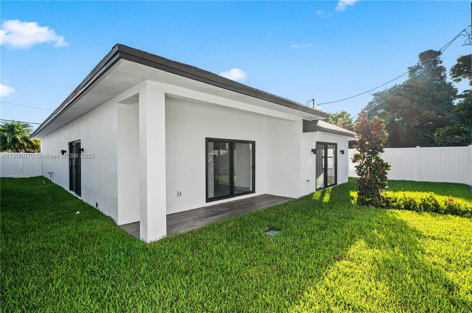 Small Image of 1041 WEST LAKEWOOD RD, West Palm Beach Number 32