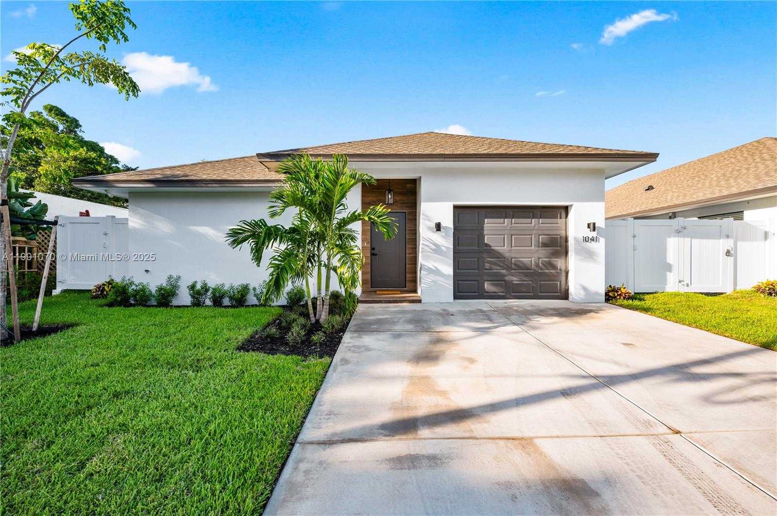 Small Image of 1041 WEST LAKEWOOD RD, West Palm Beach Number 4