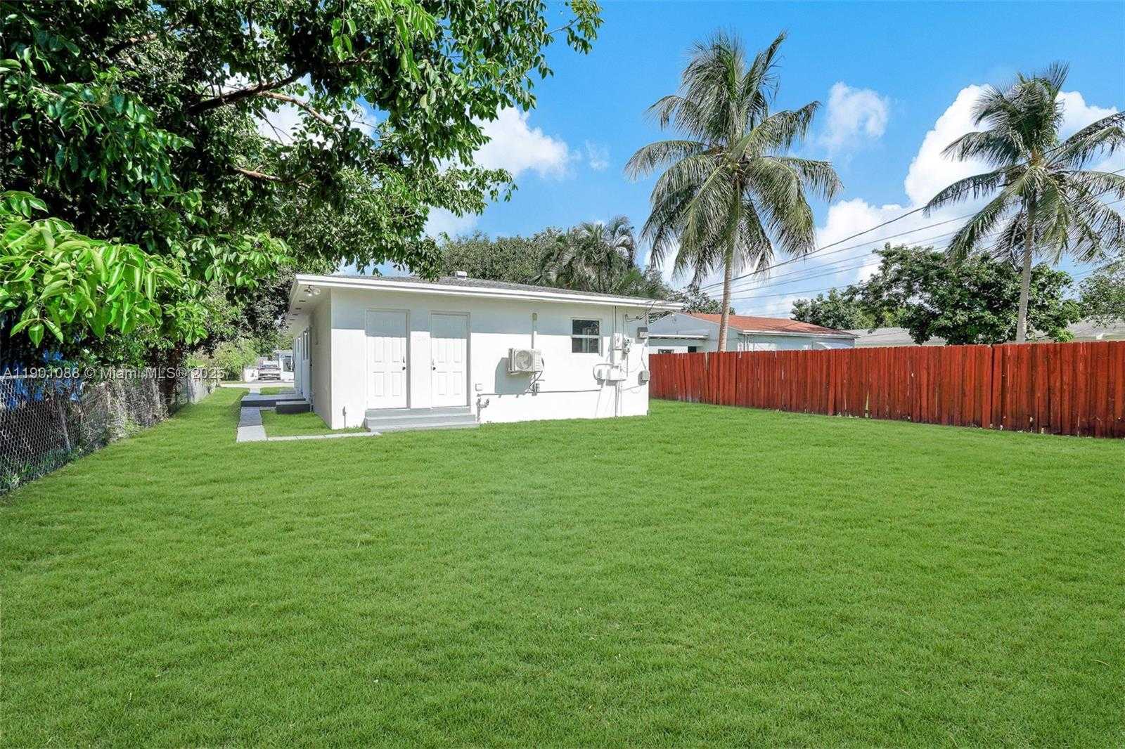 Small Image of 2212 ROOSEVELT ST #2, Hollywood Number 16