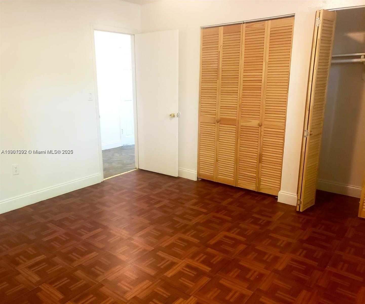 Small Image of 3643 FLORIDA AVE, Miami Number 10