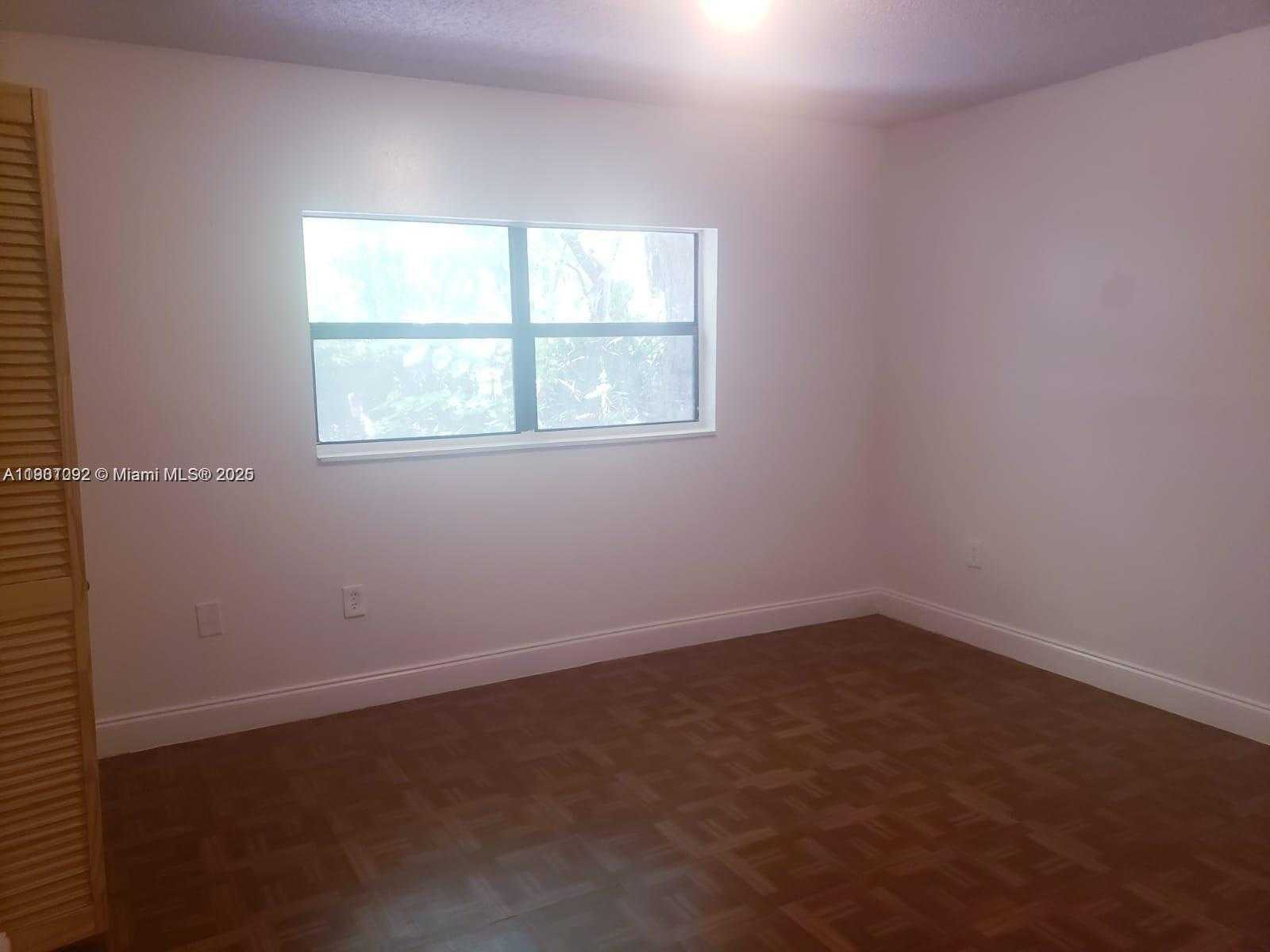 Small Image of 3643 FLORIDA AVE, Miami Number 11