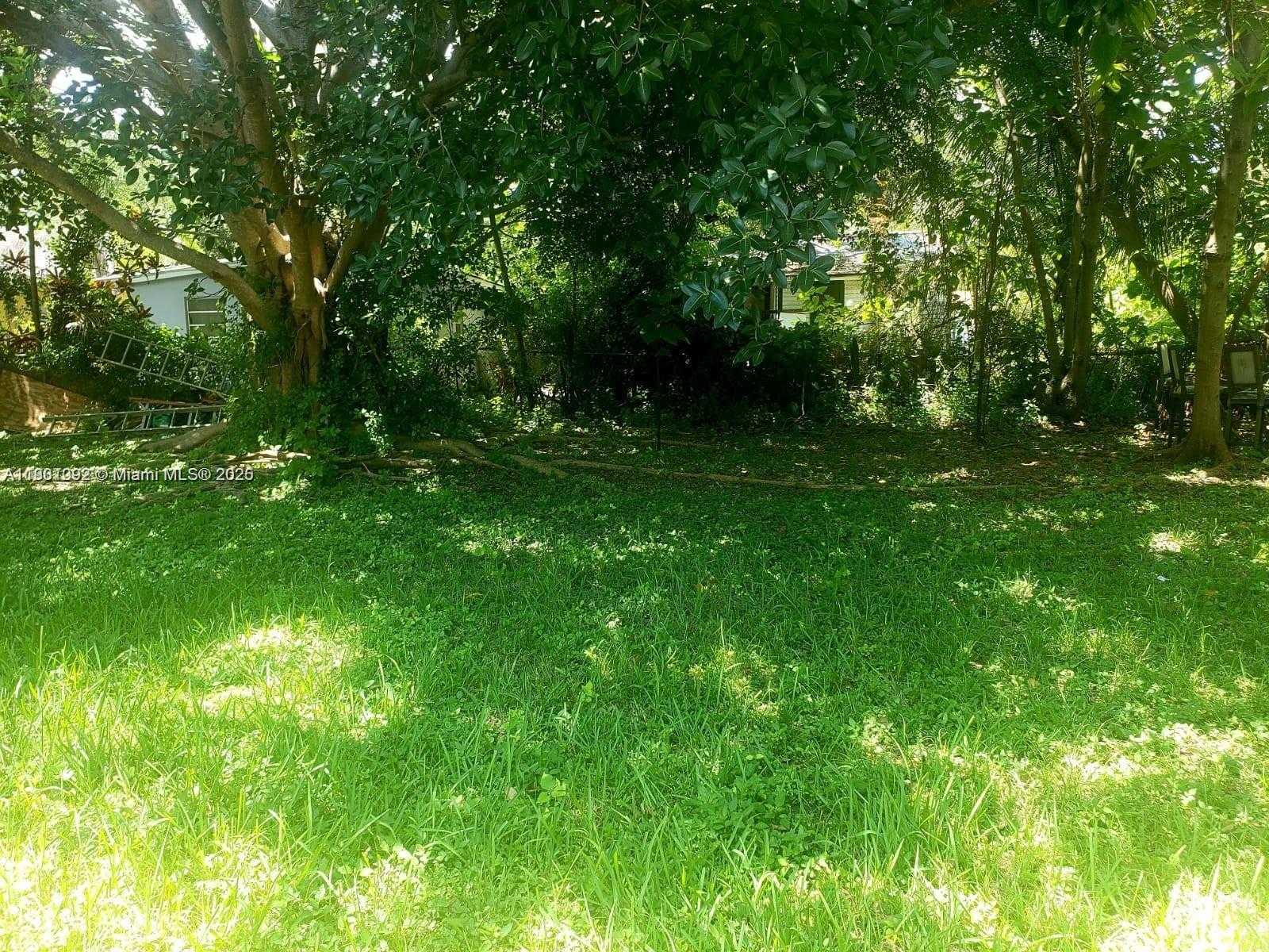 Small Image of 3643 FLORIDA AVE, Miami Number 12