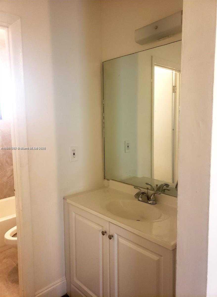 Small Image of 3643 FLORIDA AVE, Miami Number 7