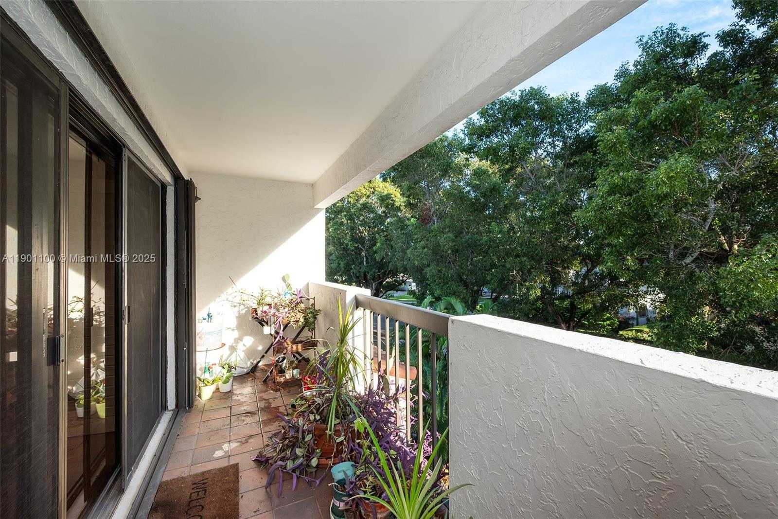 Small Image of 2600 CARDENA ST #PH2, Coral Gables Number 17